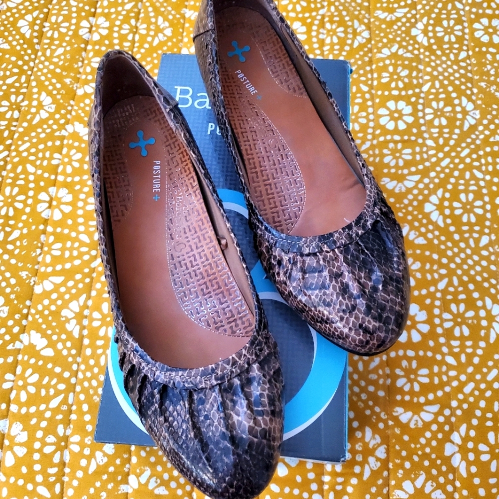 BareTraps Brown Snakeskin Print Wedges